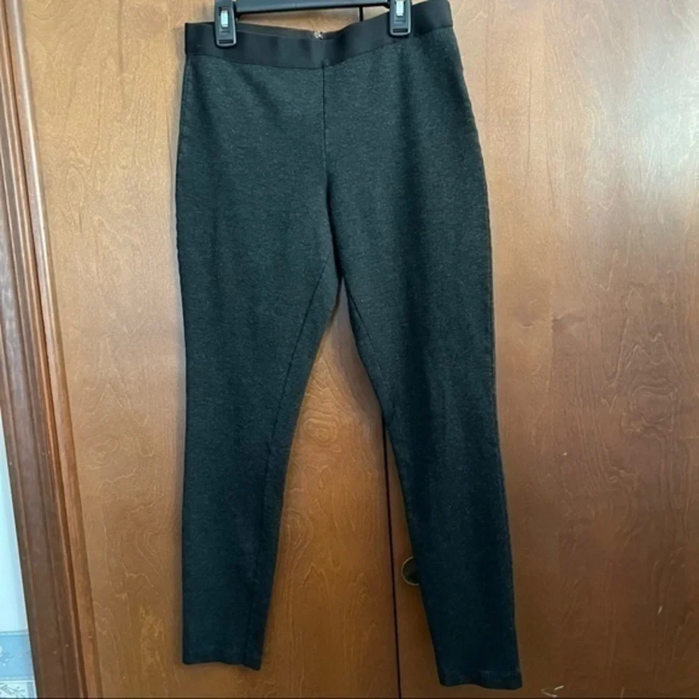 J Crew Knit Skinny Leg Pants. Back Zipper and Elastic Banded Waist. Size 8R❤️